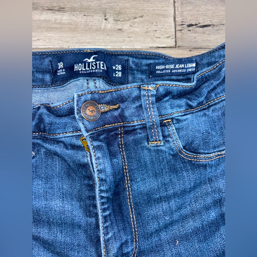 HOLLISTER; high rise jean leggings!